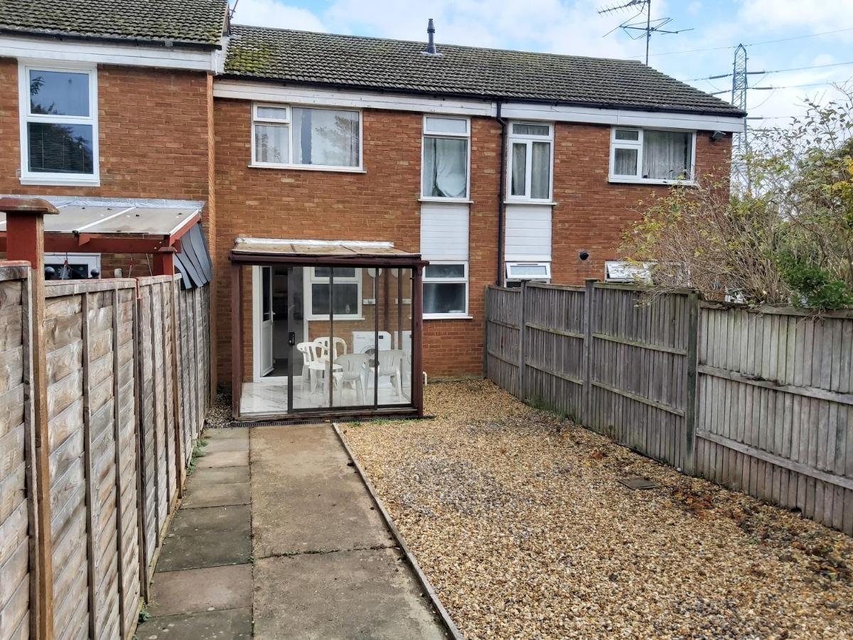 52 Fenwick Road, Houghton Regis, Dunstable Appartamento Esterno foto